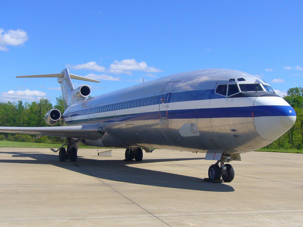 Boeing 727-223 in Angola