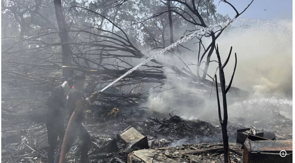 Avião rumo à Inglaterra cai na Índia com 200 pessoas a bordo