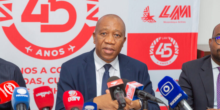 LAM reconhece dificuldades para reduzir preço dos bilhetes