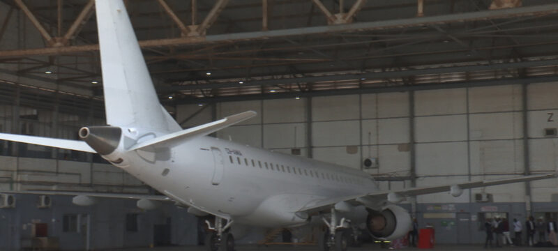 LAM reforça frota com mais dois aviões Embraer 190